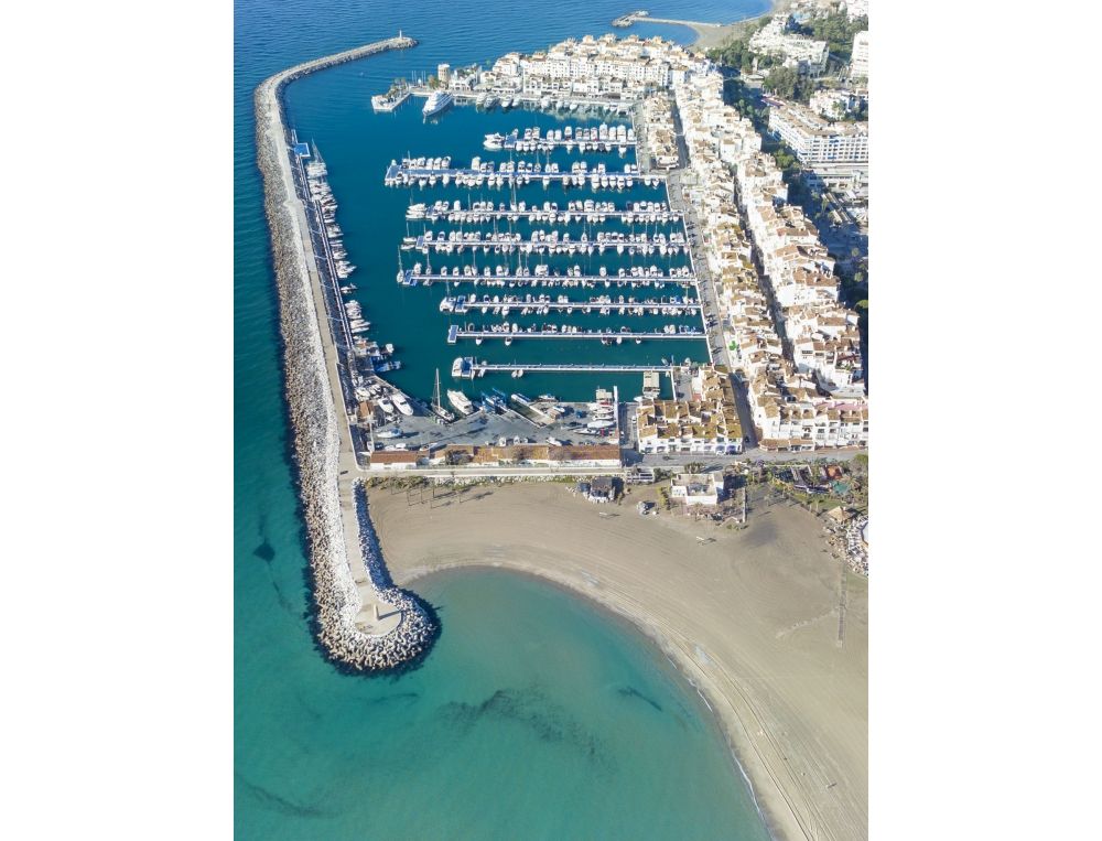 Puerto Banus Vertical