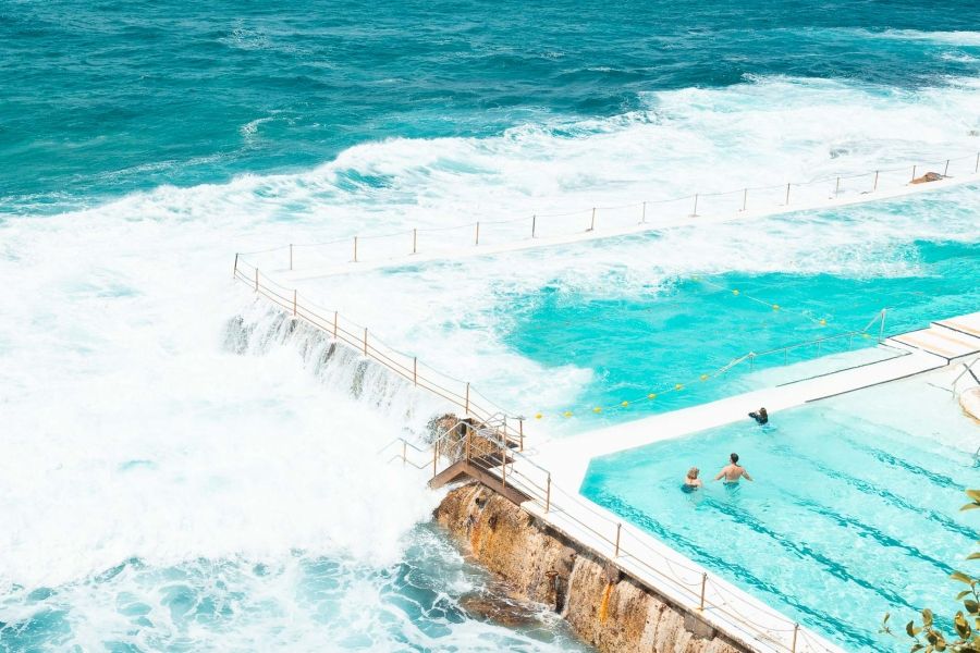 Bicolor pool