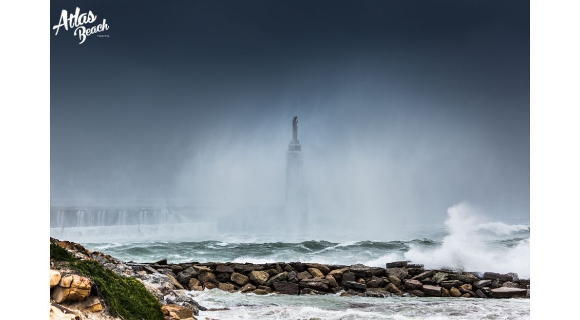 Fotografías artísticas del temporal de Levante en las playas de Tarifa por Manuel Caminero.